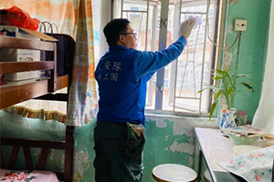 民安队义工队为独居长者提供清洁家居服务