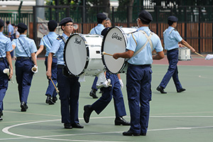 Provide important beats in the parade