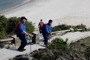 Patrolling the hiking trails in various districts during the holidays