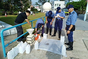 HKO providing training on radioactive sample collection to ST members