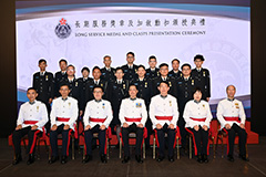 民安隊處長委員會成員與少年團的得獎人員合照